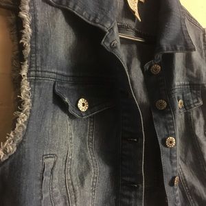 Sleeveless denim jean